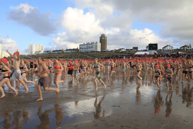 Nieuwjaarsduik in Zandvoort