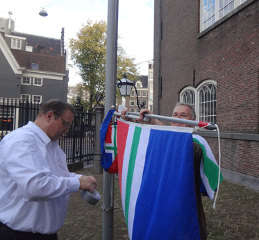 De Groninger vlag wordt gehesen