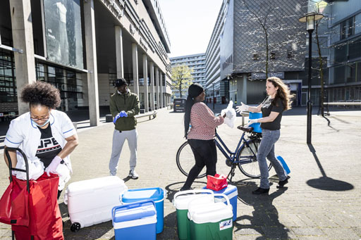 Maaltijdenproject in Amsterdam Zuidoost. Bron: EO Visie/Ruben Timman.